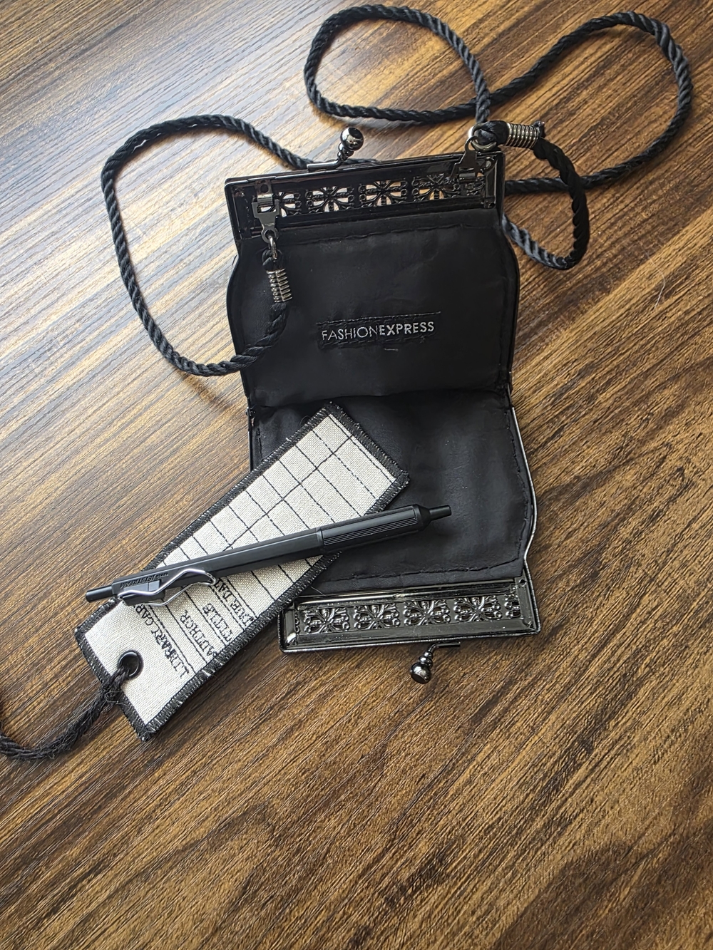 Vintage-Inspired Black Lace Evening Wristlet